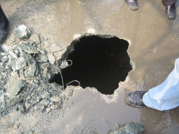 建筑工程基坑风险及质量控制措施-地面坍塌 建筑工程基坑风险及质量控制措施-地面坍塌
